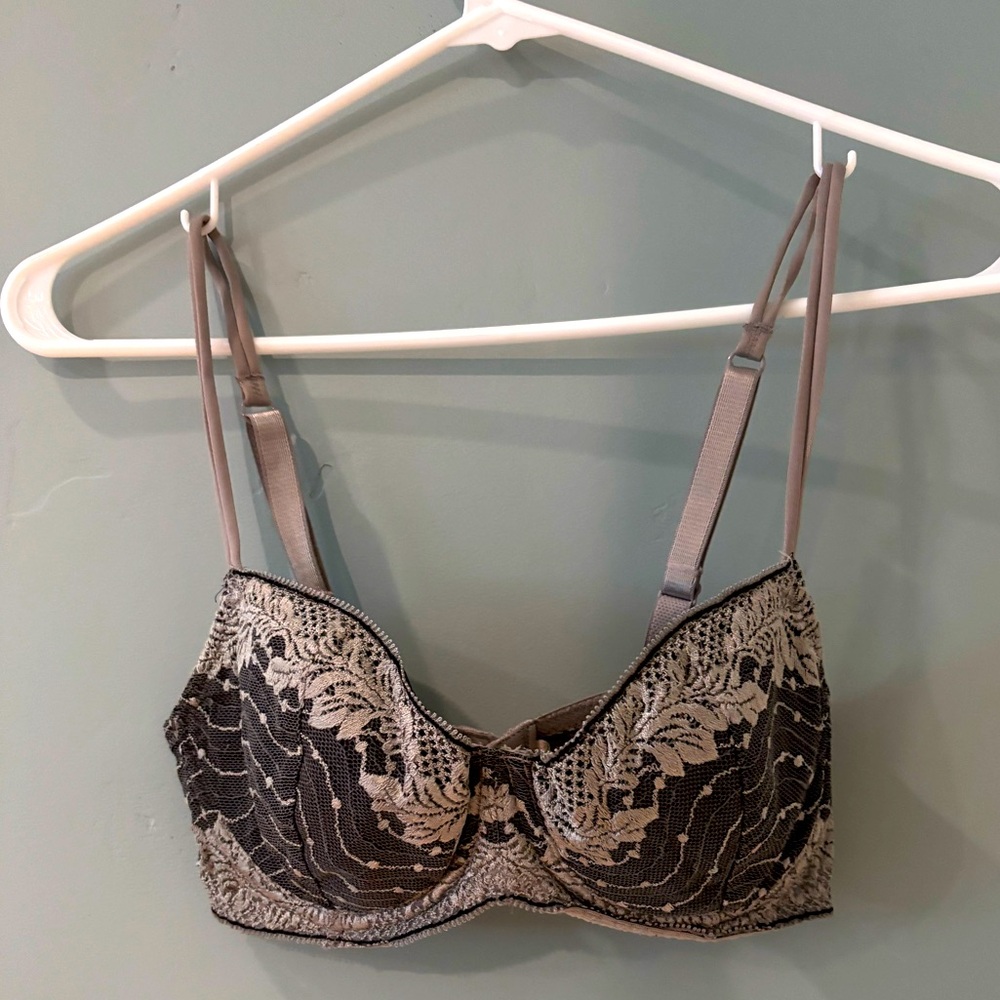 Wacoal Lace Underwire Bra - Black and Gray